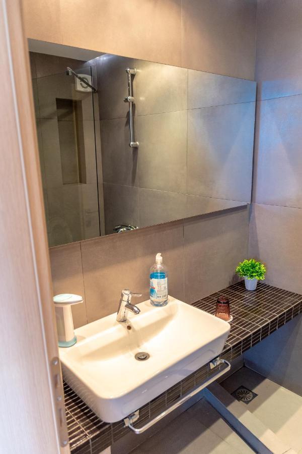 Dimi Seafront Apartment By Rentals Pro Services - 尼亚·蒙达尼亚 外观 照片